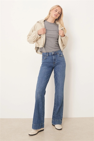 Джинсы с прямыми брючинами артикул 149853415