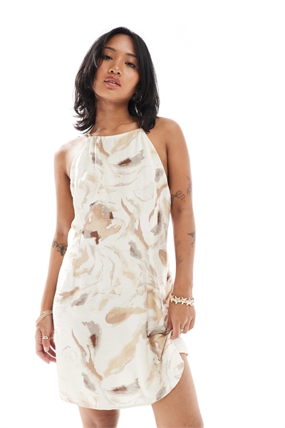 Мини-платье с высоким воротником и бретелями артикул 147590055