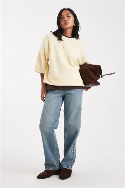 Джинсы с прямыми брючинами артикул 147147108