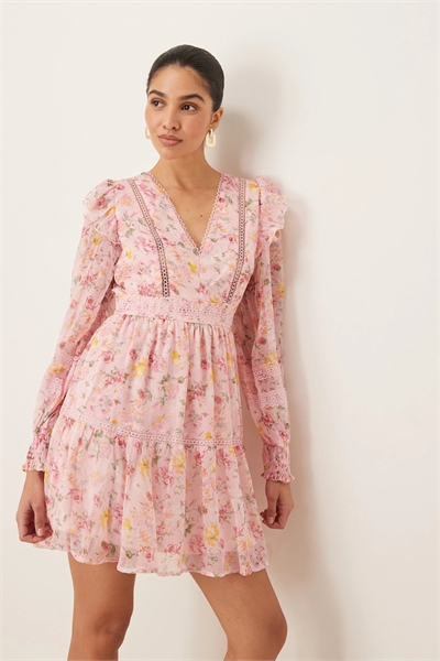 Мини-платье с кружевной оборкой в виде лестницы артикул 140563210