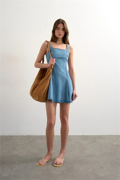 Мини-платье из денима с отворачиваемым подолом и складками артикул 146784889