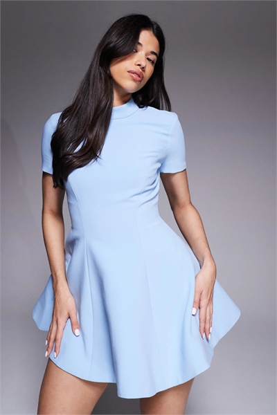 Мини-платье Zephyra с короткими рукавами, высоким воротником и расклешенной юбкой артикул 151182100