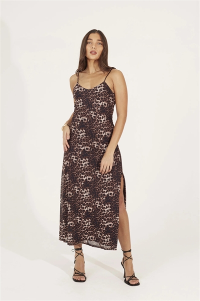 Макси-платье на бретелях с леопардовым принтом и разрезом артикул 154123405