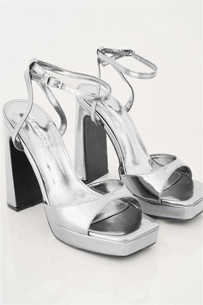 Туфли на платформе с открытым носком и зеркальным эффектом артикул 146773087