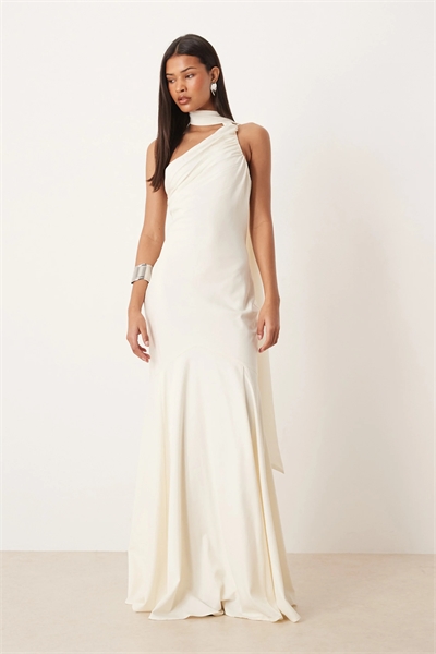 Свадебное макси-платье с одним плечом и шарфом на шее артикул 151417359