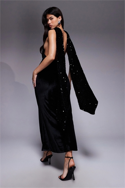 Бархатное макси-платье с пайетками, декором в виде шарфа и открытой спиной артикул 152932518