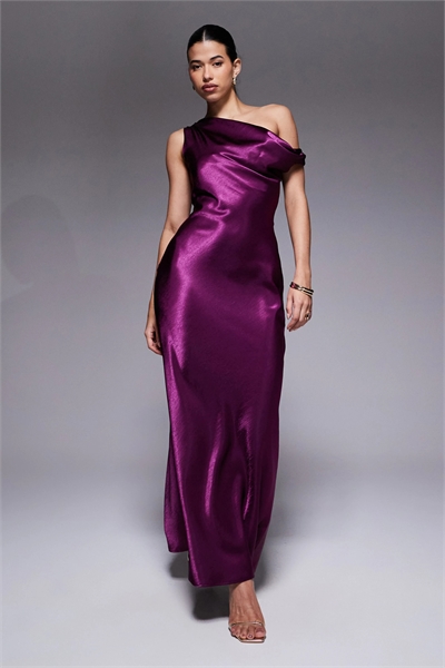 Макси-платье с атласными драпировками и асимметричным плечом артикул 149316666