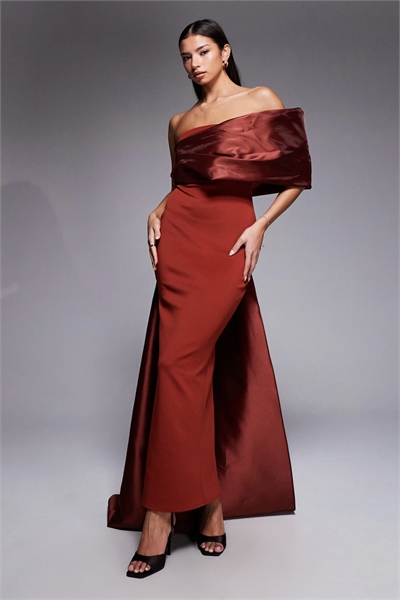 Роскошное макси-платье с драпировкой на одном плече и контрастной атласной шлейфом артикул 152590540