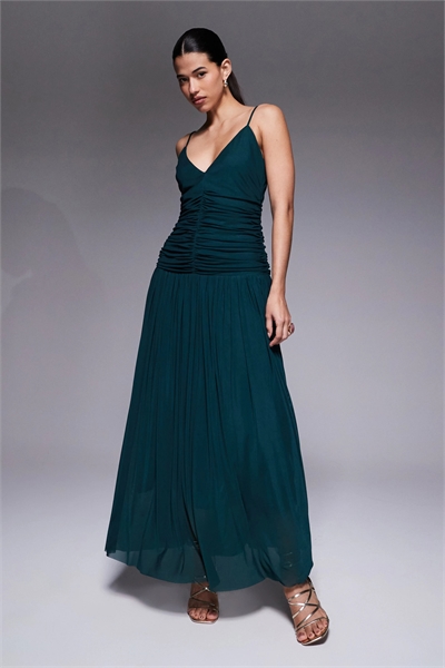 Макси-платье из шифона с V-образным вырезом, заниженной талией и складками артикул 149316677