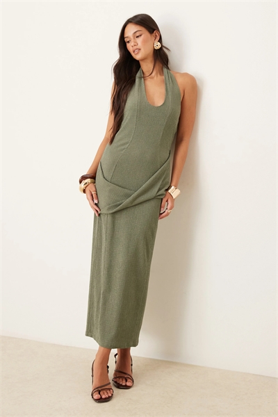 Платье средней длины с текстурированным верхом, завязками на шее и драпировкой на талии артикул 148547363