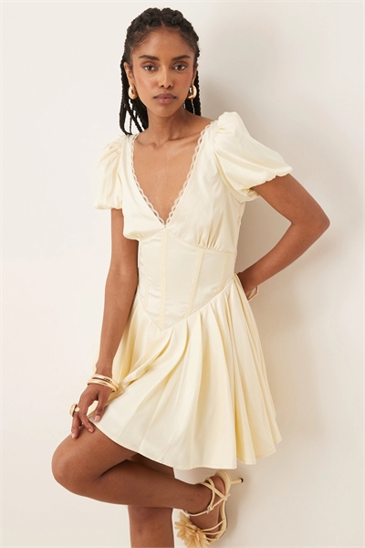 Мини-платье-корсет из атласа с буфчатыми рукавами артикул 143241326