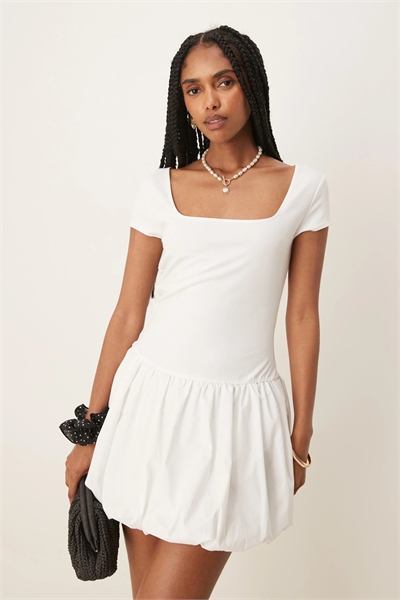 Мини-платье с квадратным вырезом, короткими рукавами и расклешенным низом артикул 147856871