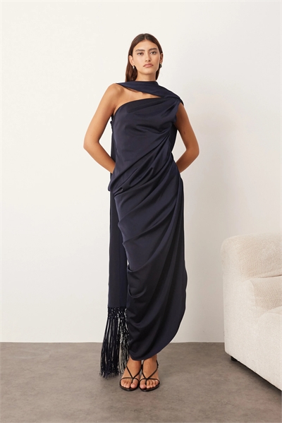 Макси-платье с драпировкой у горловины, открытой спиной и шлейфом артикул 148917757