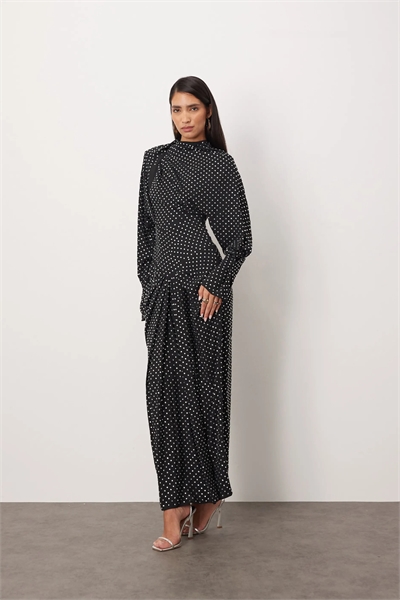 Макси-платье с драпированным вырезом, выразительными плечами и открытой спиной, украшенное стразами артикул 149429769