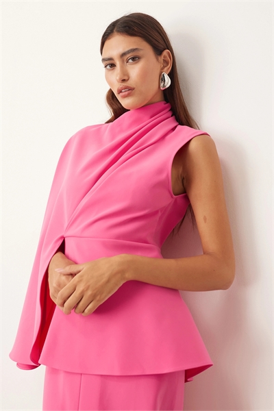 Платье средней длины премиум-класса из плотного крепа с асимметричными рукавами и драпированными вставками артикул 147406609