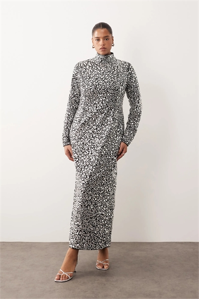 Макси-платье с высоким воротником, длинными рукавами и текстурными пайетками артикул 149547923