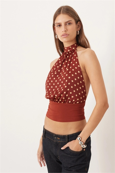 Топ с высоким воротником и горошком артикул 150703677