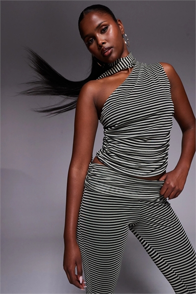 Эксклюзивный топ из эластичной сетки с двумя слоями и одним плечом, украшенный шарфом co-ord артикул 149855576