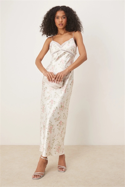 Атласное макси-платье с цветочным принтом и кружевной отделкой артикул 143378474