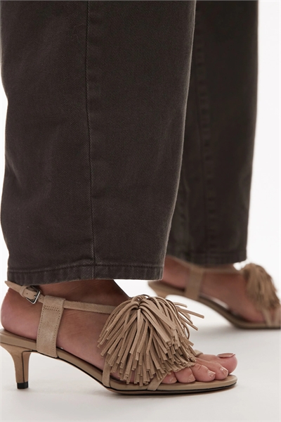 Кожаные туфли-слингбеки с открытым носком на низком каблуке и бахромой в виде помпонов артикул 142974869