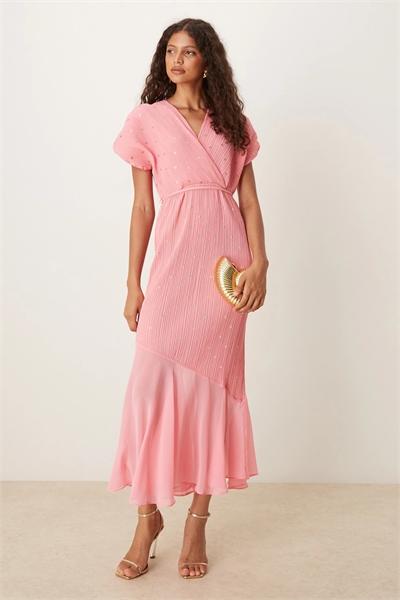 Платье средней длины с асимметричным низом и плиссировкой артикул 148249884