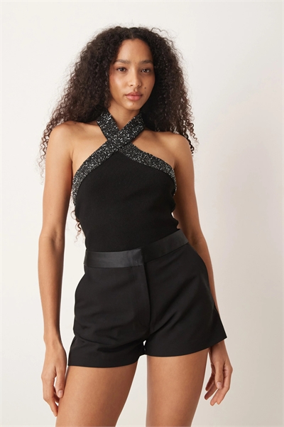 Микрошорты с зауженным кроем и поясом в стиле смокинга артикул 150705030