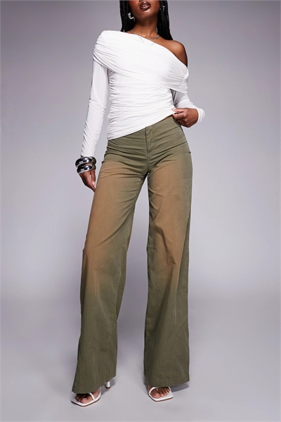 Хлопковые брюки-карго с низкой посадкой и застежками в виде бабочек от Sequoia артикул 149752749