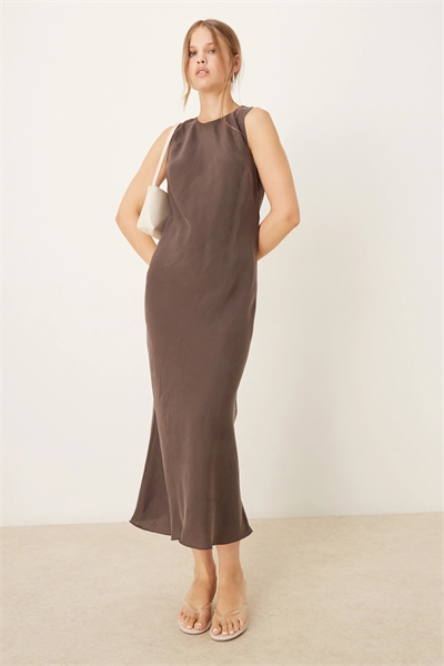 Платье средней длины без рукавов артикул 150177862