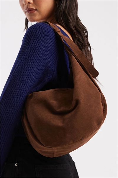 Сумка через плечо из искусственной замши с мягкими плечевыми ремнями артикул 152832961