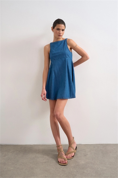 Мини-платье из денима с V-образным вырезом и откидной частью артикул 147791425