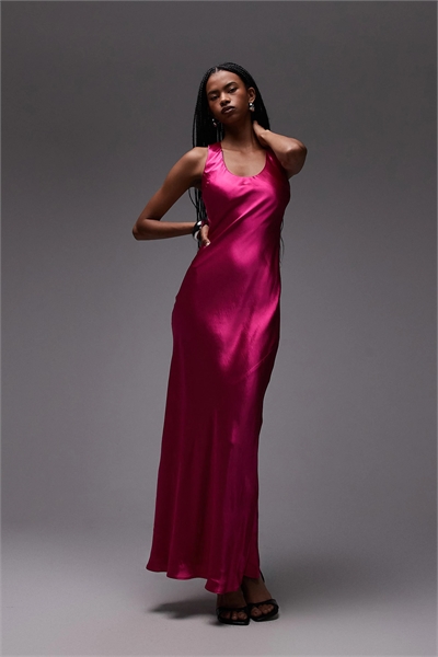 Макси-платье из атласа с косой отрезкой и воротником-лодочкой артикул 146144163