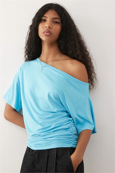 Топ с открытыми плечами и драпировкой артикул 154274101