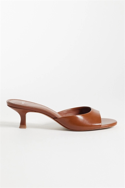 Туфли-муле на каблуке артикул 156365147