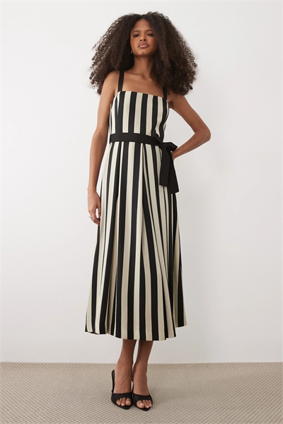 Платье средней длины с квадратным вырезом и плиссировкой артикул 156282983