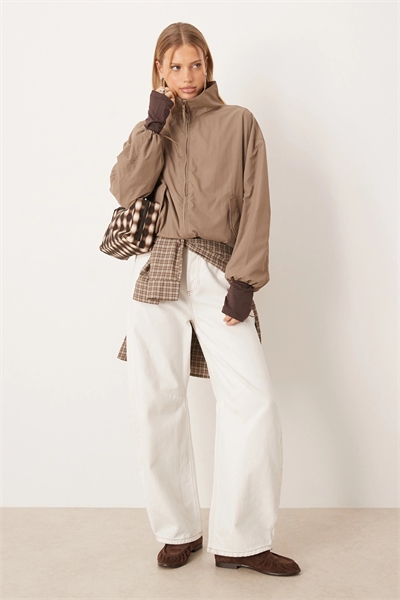 Короткая спортивная ветровка артикул 154635836