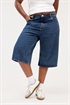 Свободные джинсовые шорты с заниженной талией - Фото 12602086