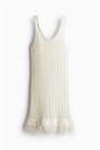 Платье из дырявого трикотажа с отделкой бахромой 1285991001 - Фото 13556480