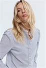 Блузка из оксфорда с отделкой жабо артикул 1185135011