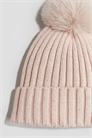 Шапка с помпоном из ребристой вязки 1167556005 - Фото 13988774