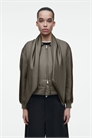 Куртка-бомбер из шелка с отделкой шарфом и мягкой подкладкой 1258272001 - Фото 14068612