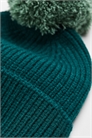 Шапка с помпоном из ребристой вязки 1100871002 - Фото 14166931