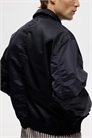 Нейлоновая бомбер-куртка артикул 1325720001