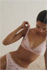 Мягкий кружевной бюстгальтер артикул 1319452001