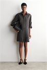 Полуприталенное шерстяное платье-рубашка мини артикул 1328605001