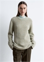 Свитер из мериносовой шерсти с акцентными швами артикул 1318804002