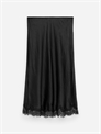 Атласная юбка с кружевными деталями артикул 1326539001