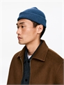 Шапка цвета индиго артикул 1273726002