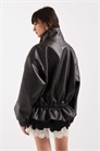 Куртка с застежкой-молнией, облегающая талию, с воротником-воронкой и отделкой под кожу артикул 151780895