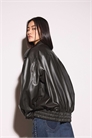 Кожаная куртка-косуха свободного кроя артикул 156087405