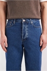 Джинсы свободного кроя артикул 152795867